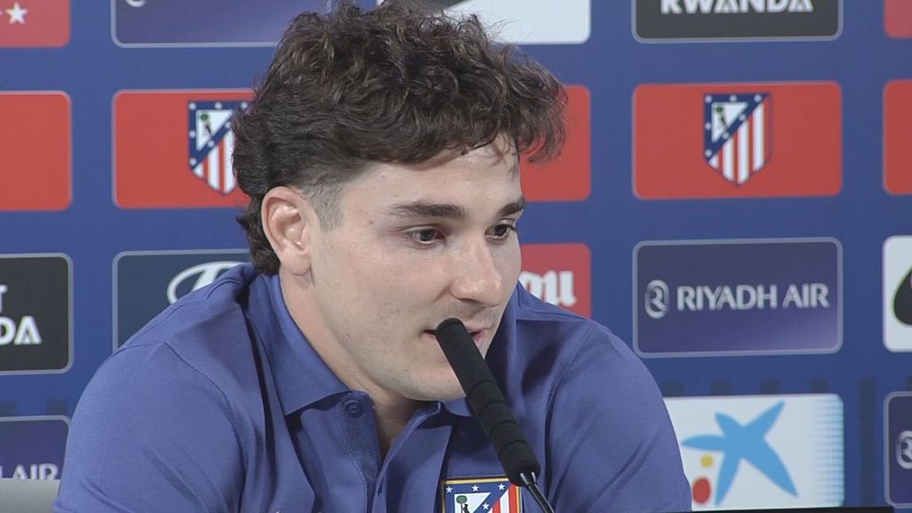 Julián Álvarez pasa de los rumores de su futuro: "No puedo estar saliendo a aclarar o desmentir todo el tiempo"