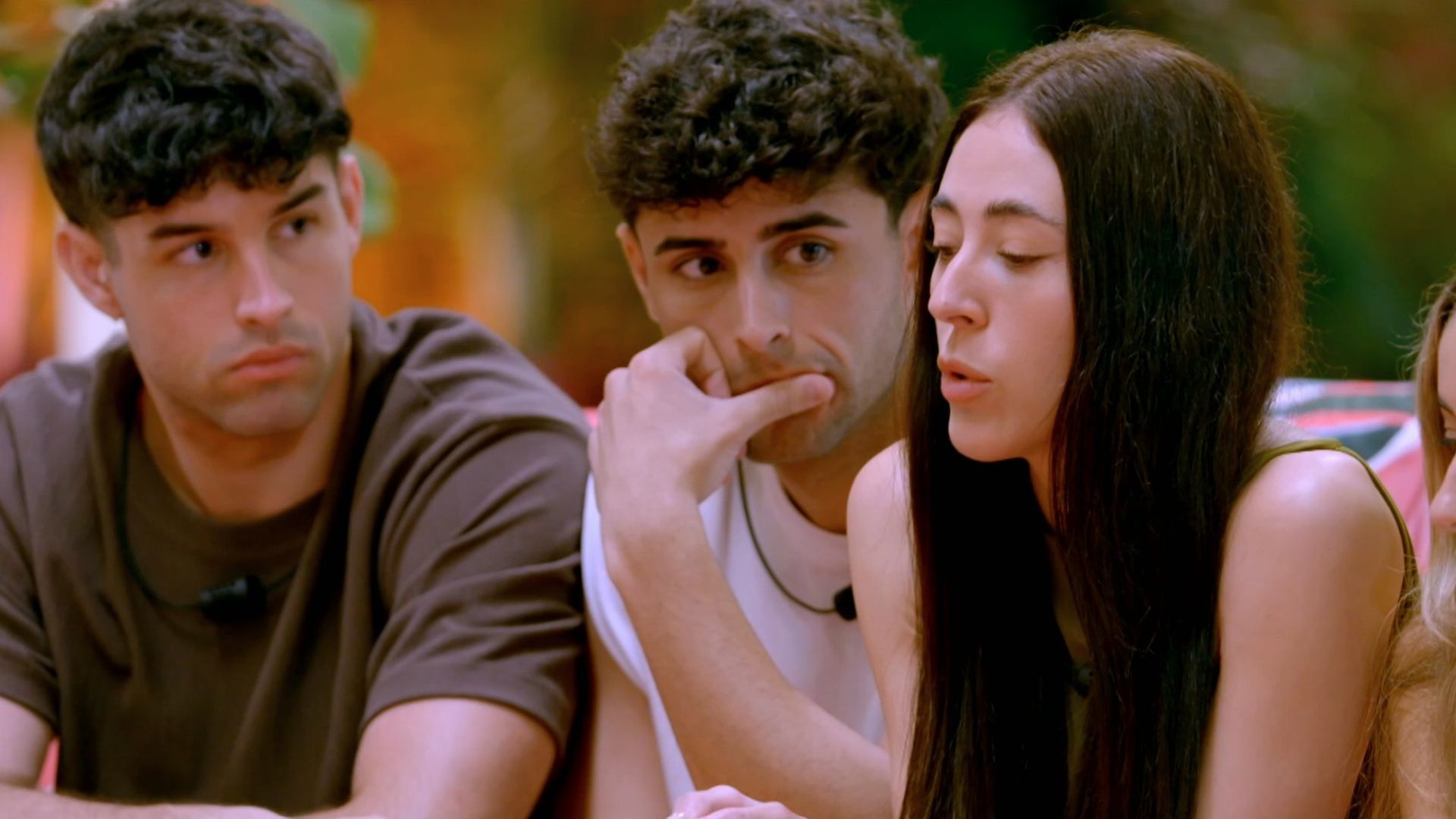 Los solteros alucinan al descubrir lo ocurrido en la hoguera de las chicas