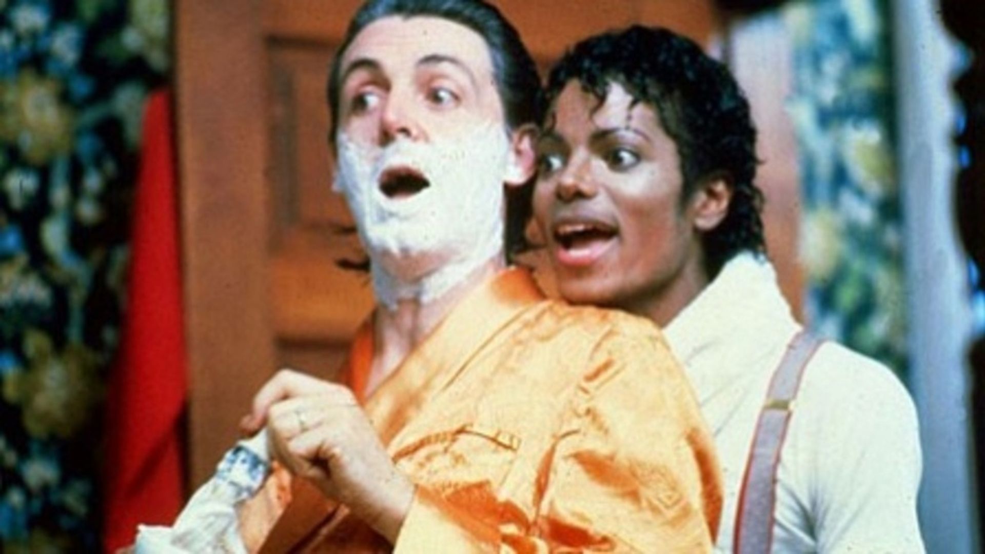 Michael Jackson y Paul McCartney en el videoclip de 'Say, say, say'