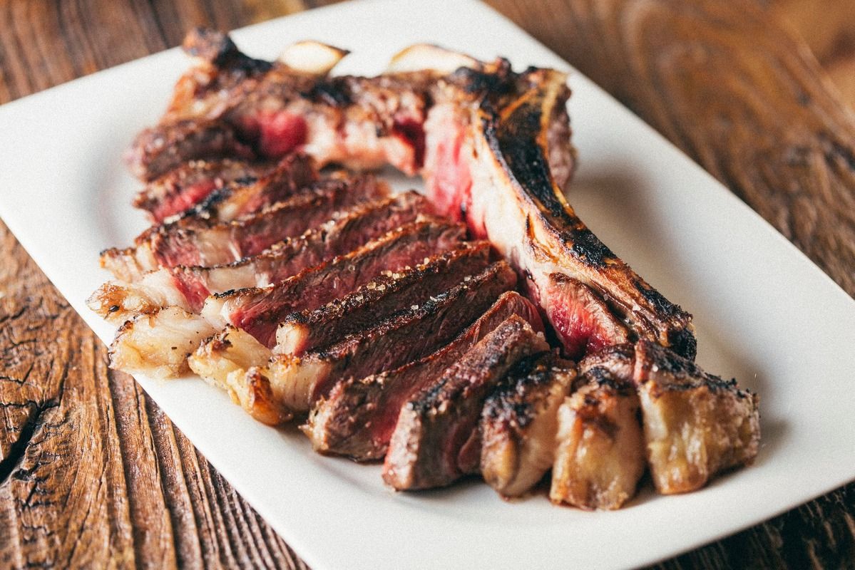 El txuleton de vaca vieja es el plato estrella de Sagardi