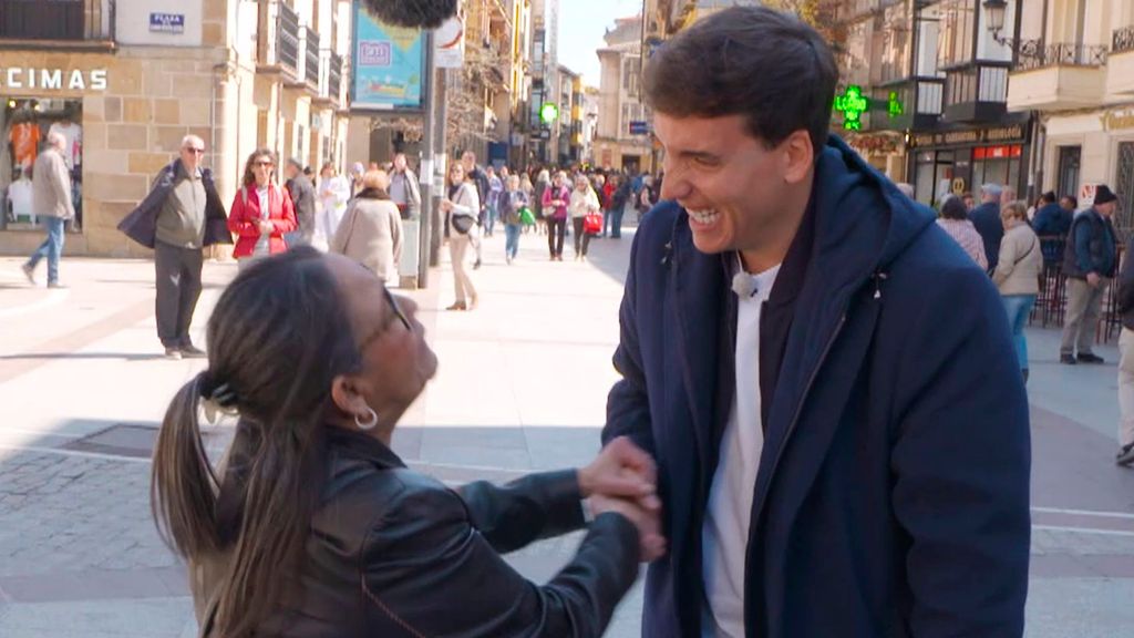 Una gran seguidora de ‘Lo sabe, no lo sabe’ intercepta a Xuso Jones para postularse como concursante: “Me vine como loca a verte”