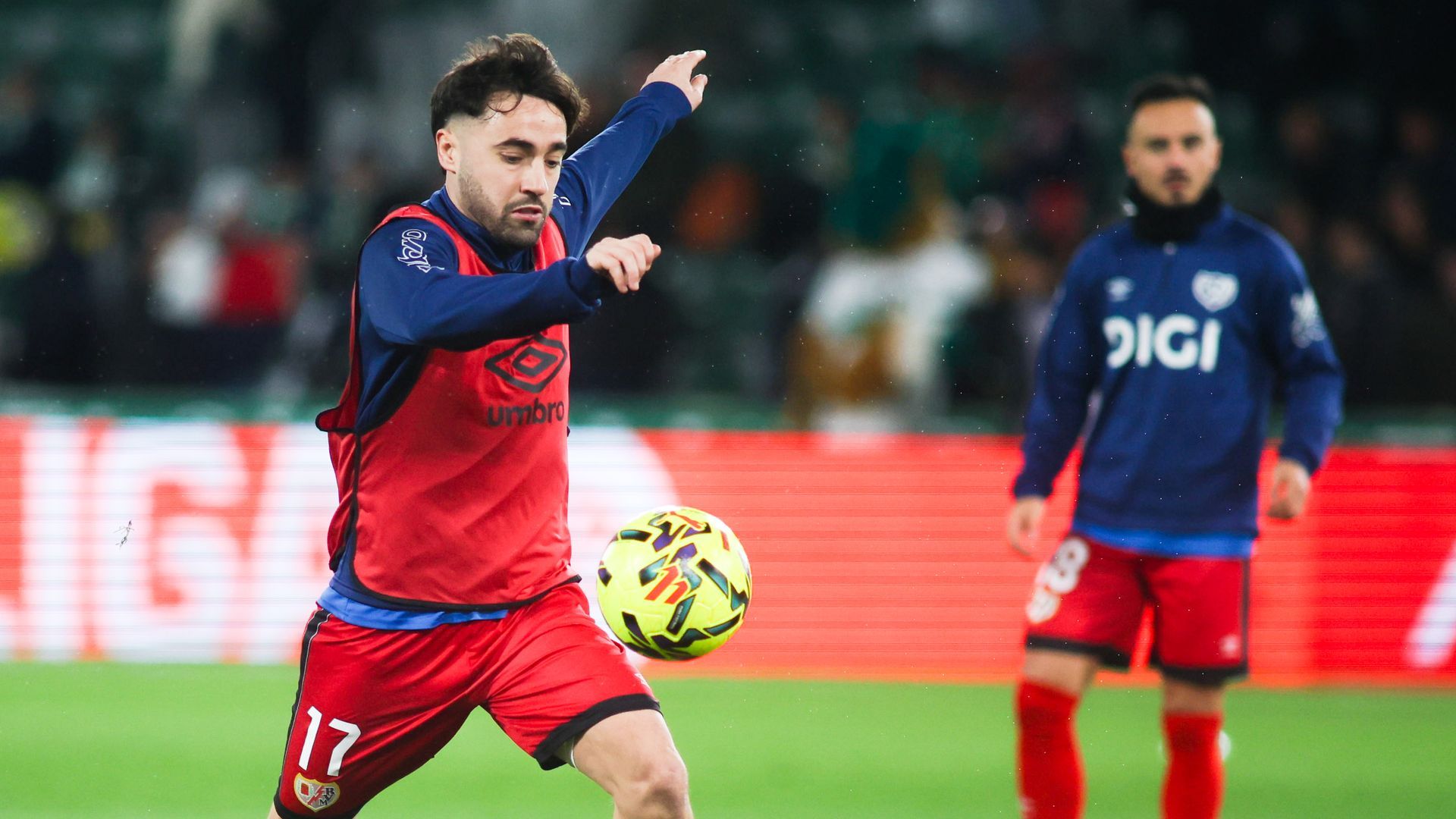 Unai López calienta en un encuentro