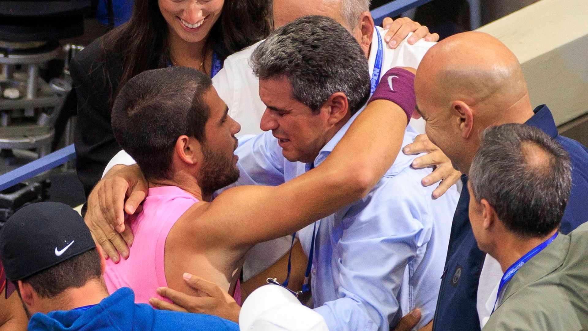 Carlos Alcaraz, felicitado por su padre
