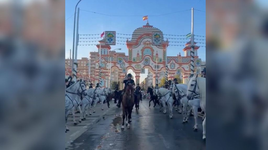 El emotivo último servicio en la Feria de Abril del inspector jefe Pedro Almansa