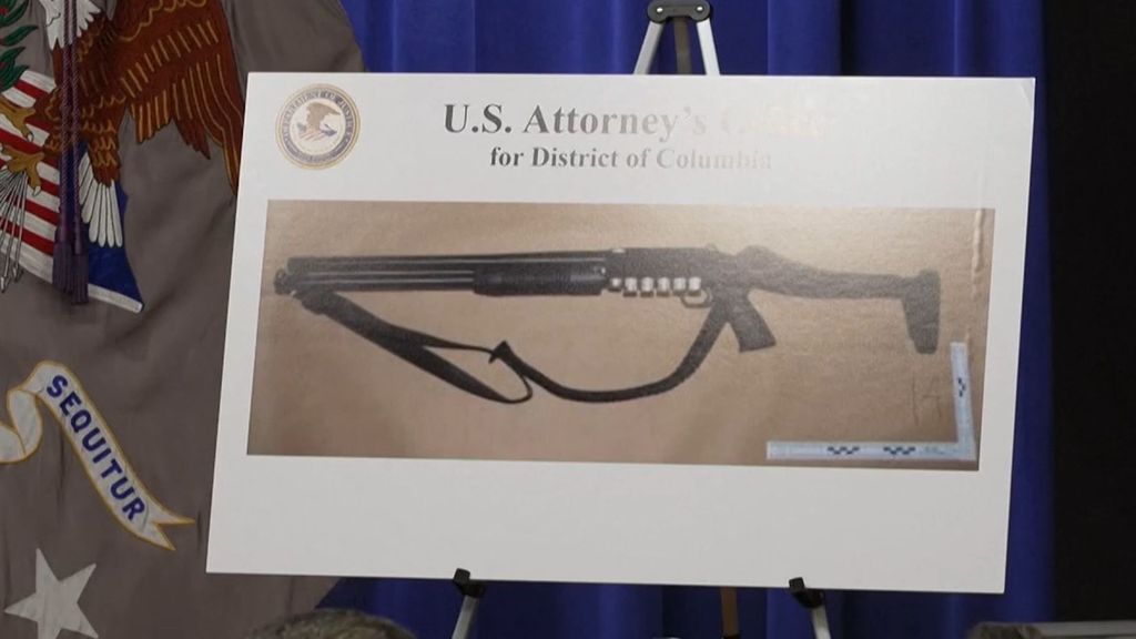 La Casa Blanca muestra las armas que llevaba Cole Allen para matar a Donald Trump