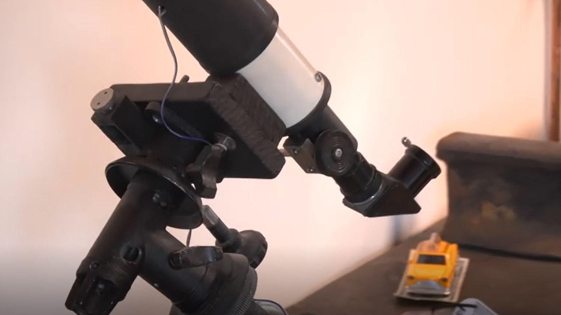 El telescopio de Antonio para seguir a las estrellas