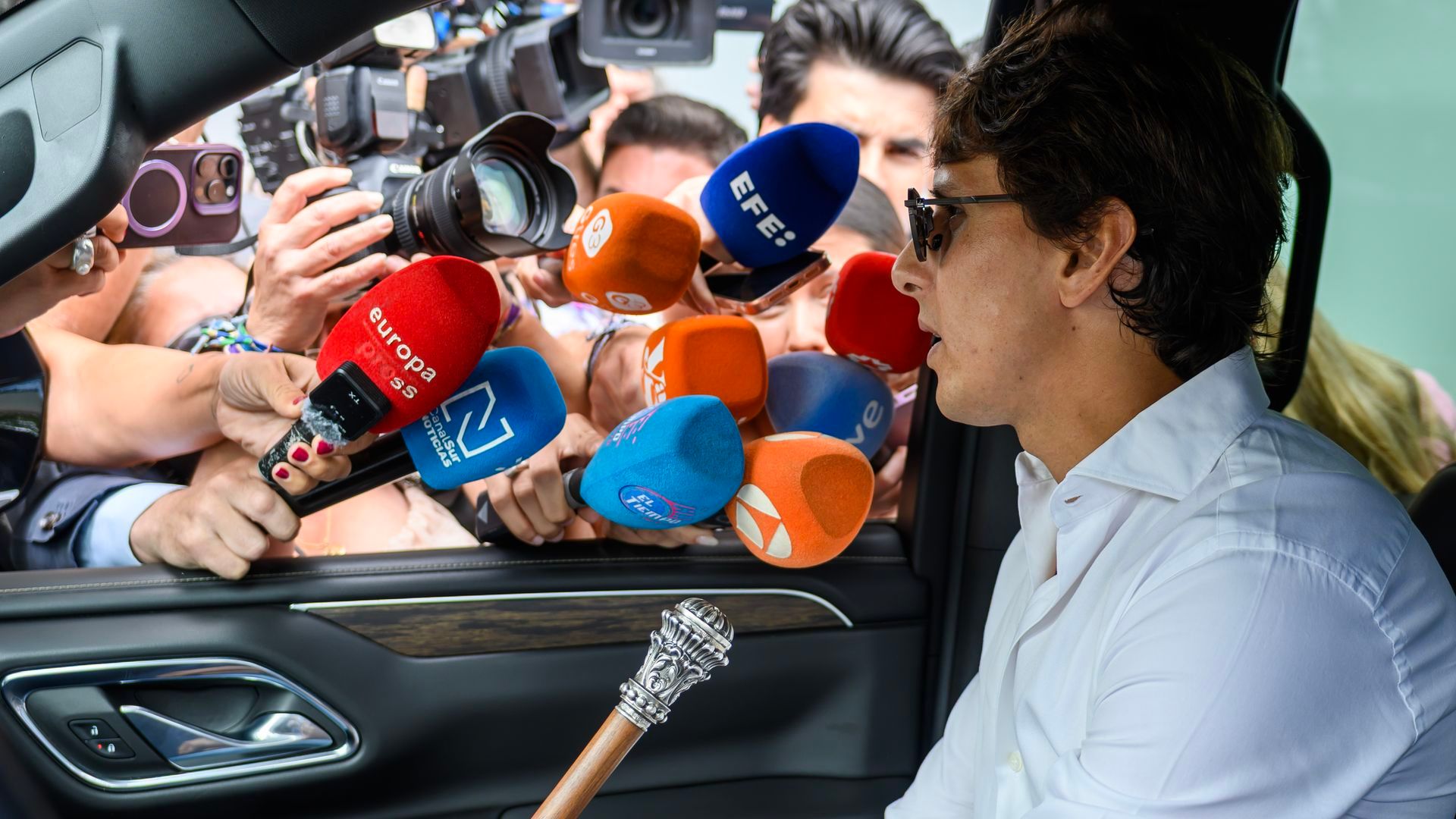 El torero peruano Andrés Roca Rey tras recibir el alta hospitalaria este martes