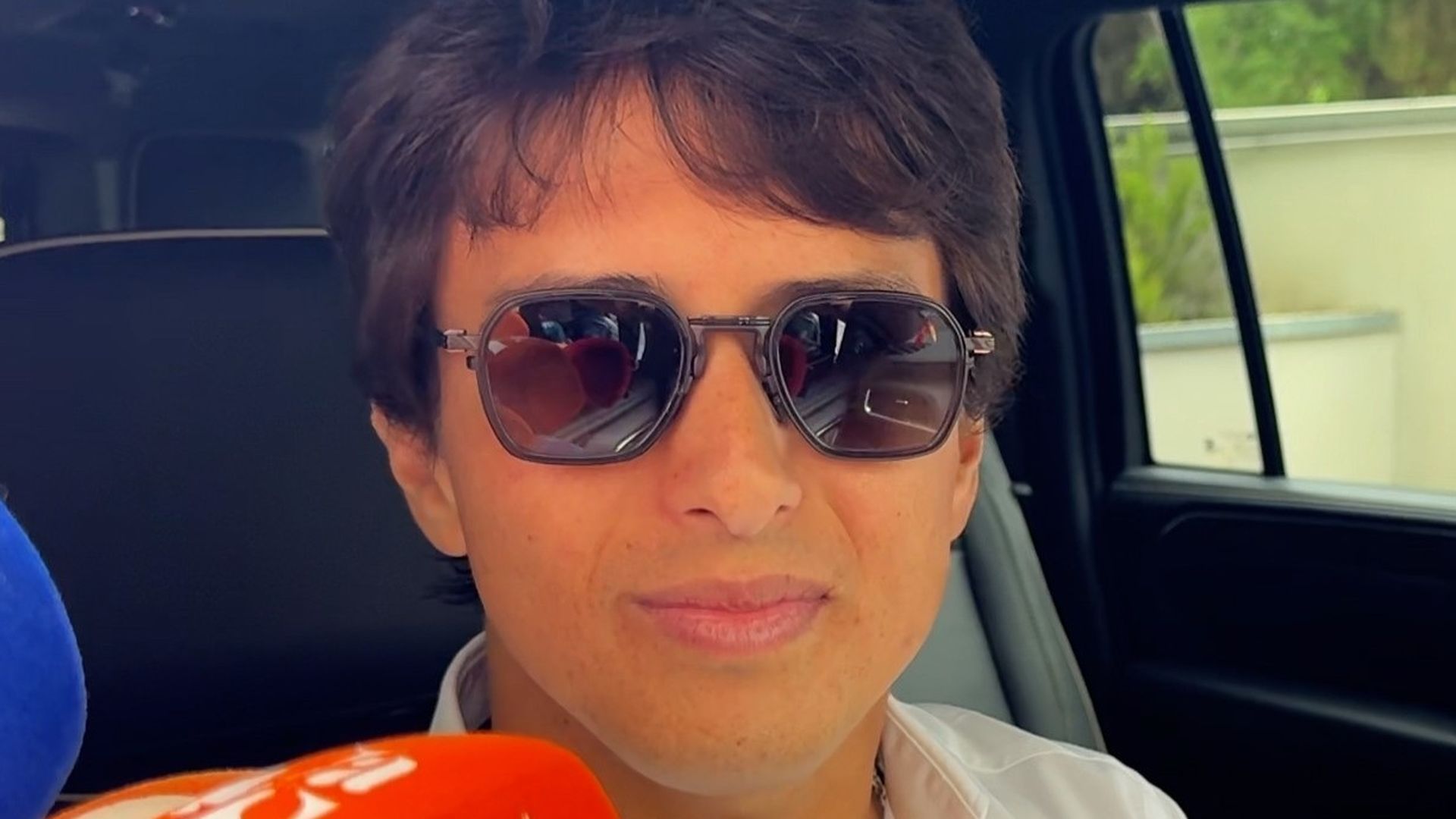 El torero peruano Andrés Roca Rey tras recibir el alta hospitalaria este martes