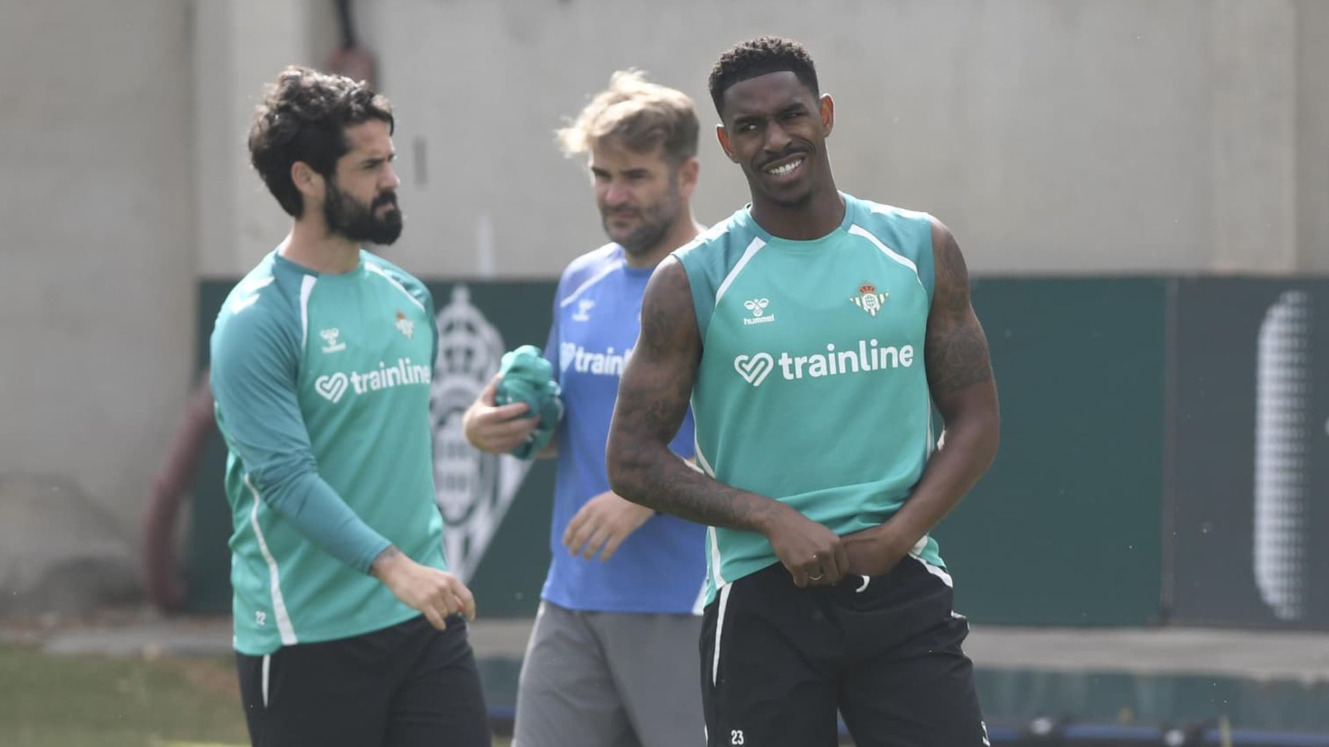 Junior Firpo, junto a Isco Alarcón