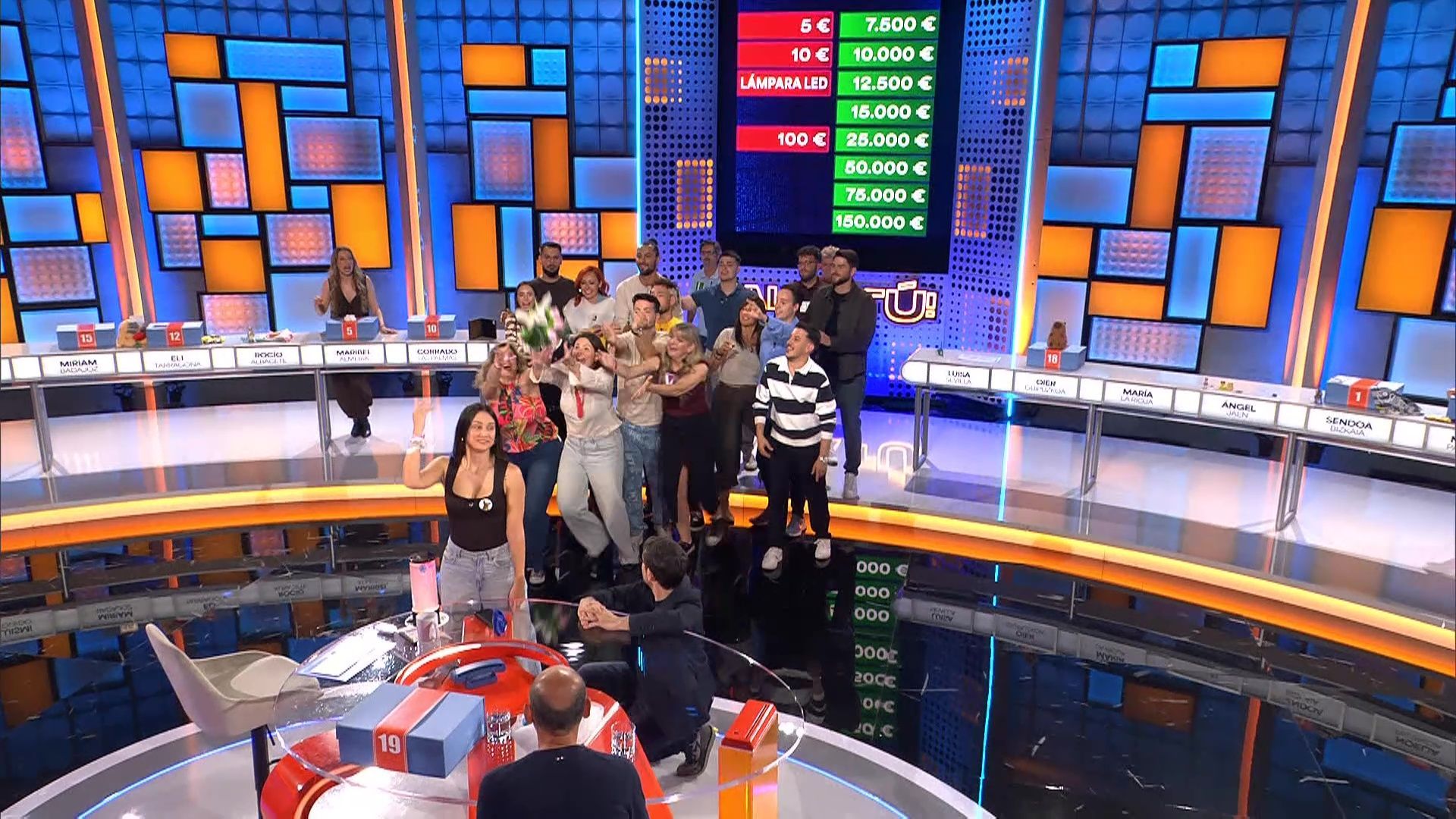 La lucha de Catimari y Miriam por el ramo de novia de Angy en '¡Allá tú!': "Me lo quita de las manos"