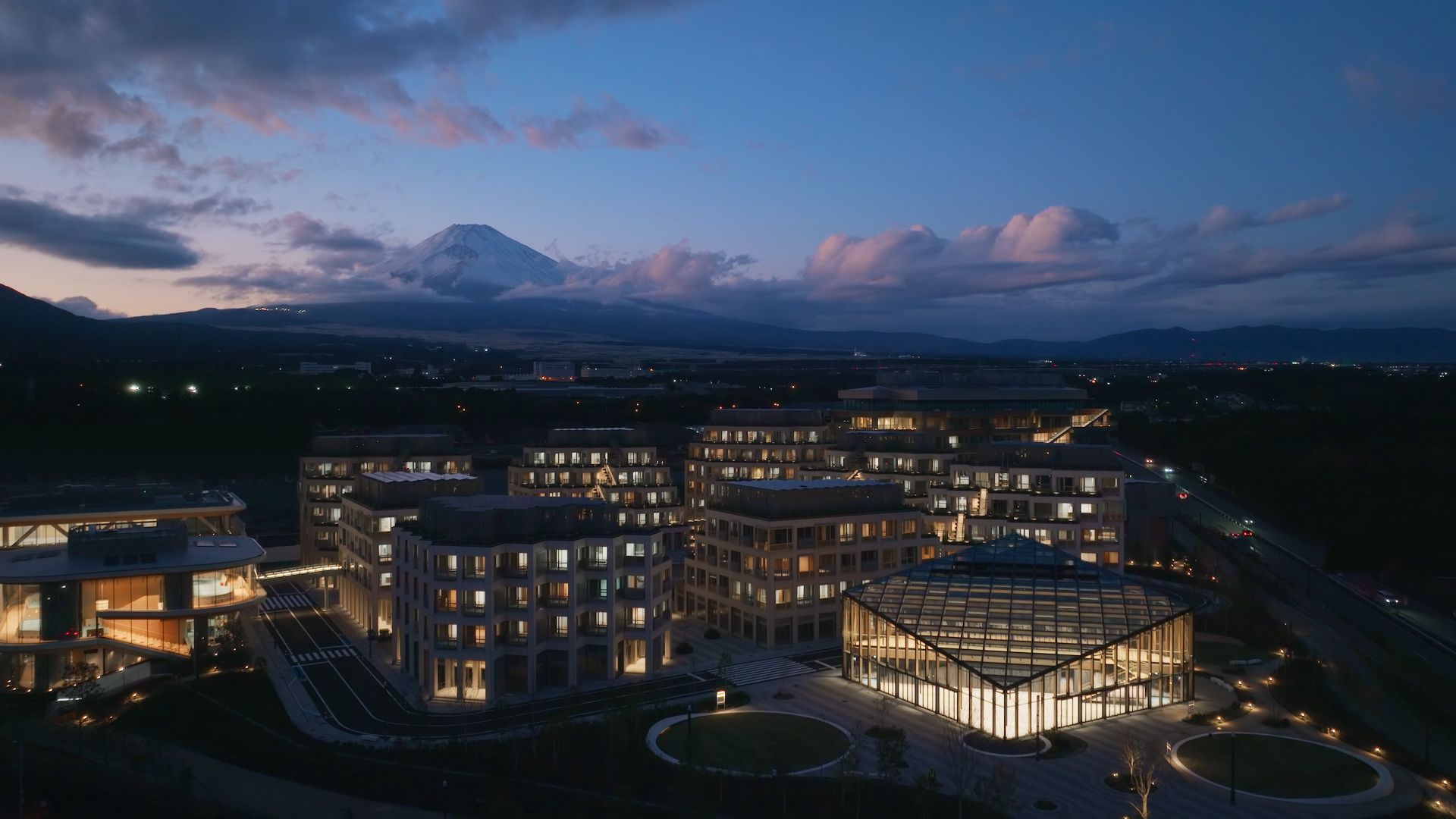 La Woven City en Japón con el monte Fuji al fondo