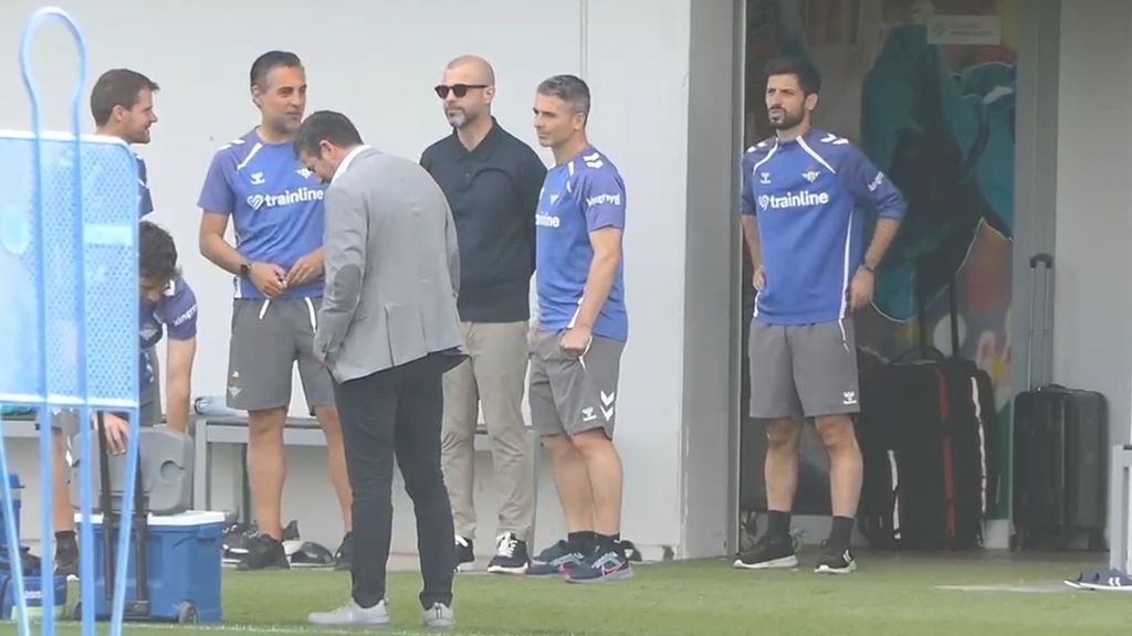 La visita de Manu Fajardo y Ramón Alarcón al entrenamiento del Betis