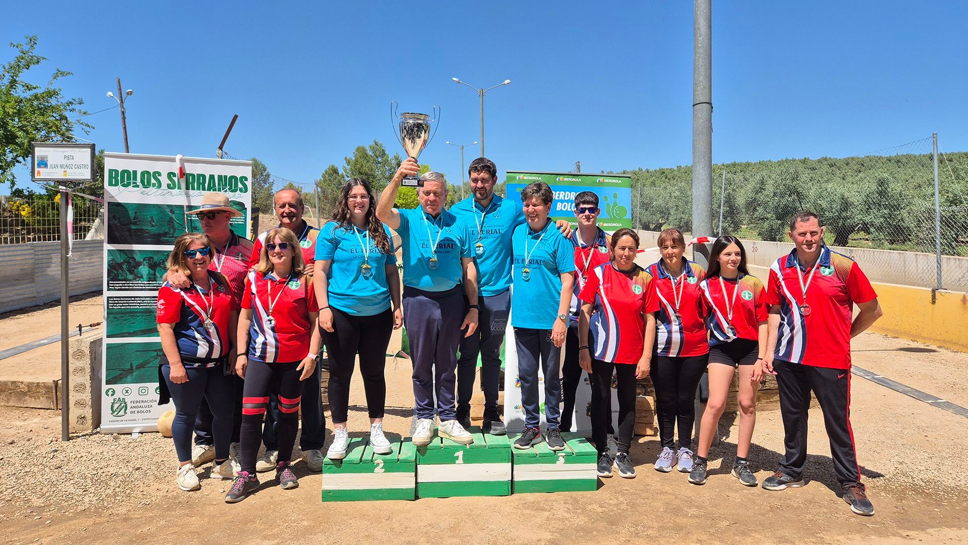 Pódium de la categoría absoluta del campeonato de Andalucía de Equipos Mixtos de bolo
