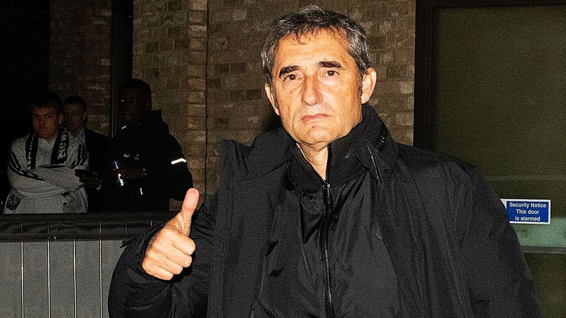 Gesto positivo de Ernesto Valverde antes de un partido