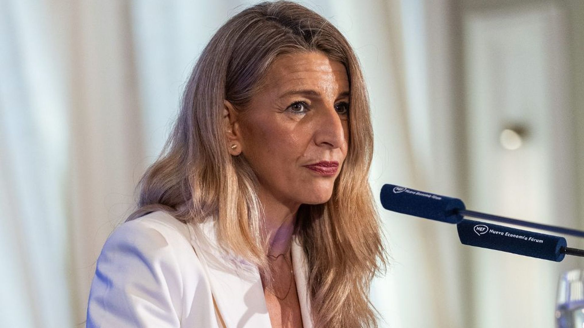 Yolanda suele decantarse por los tonos neutros