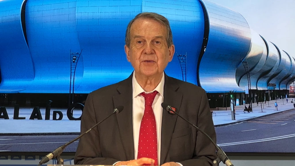 Abel Caballero y la estatua de Iago Aspas