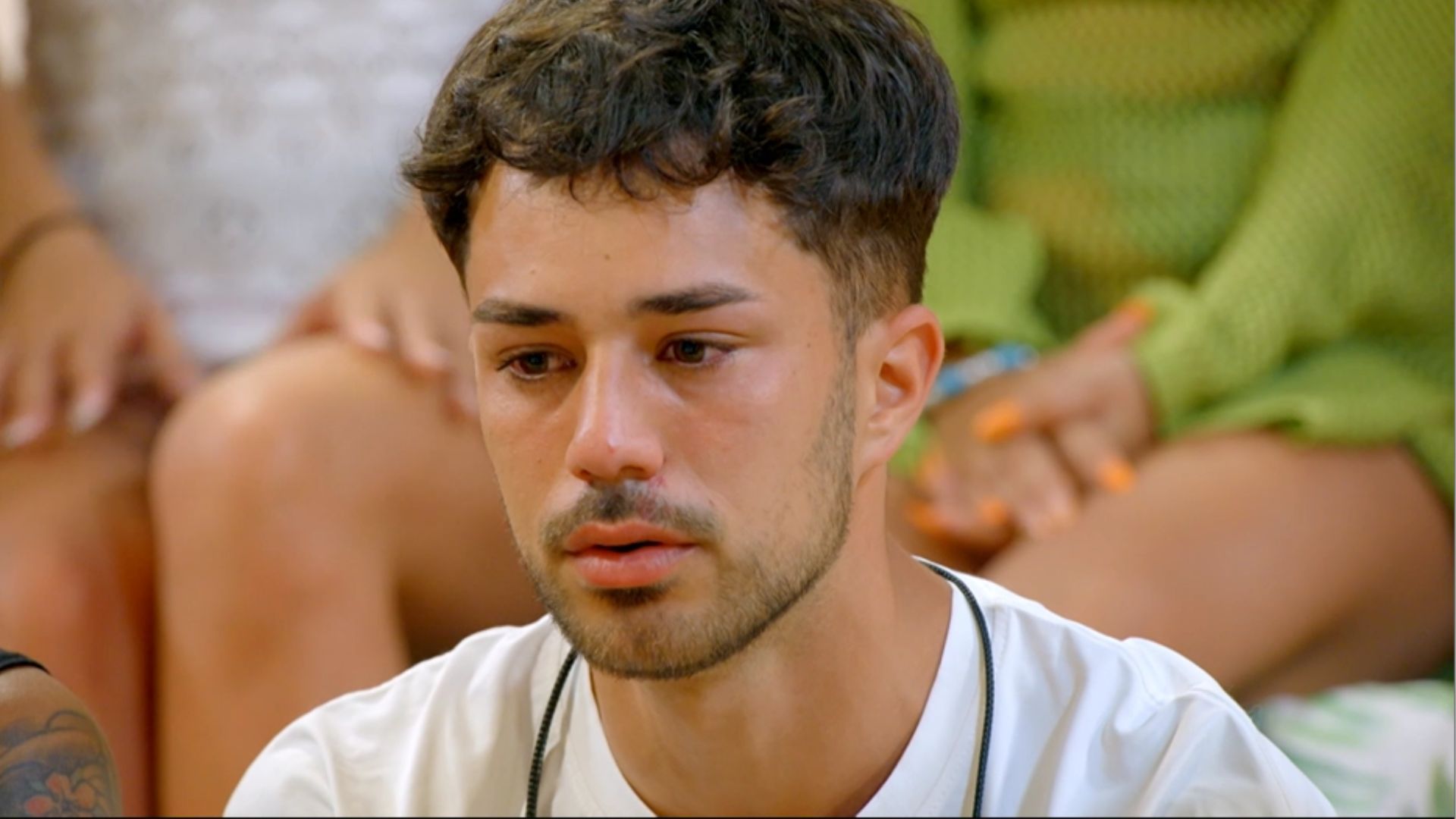 Álex, en su peor momento al saber por las tentadoras lo que está pasando con Ainhoa: “No me lo esperaba”