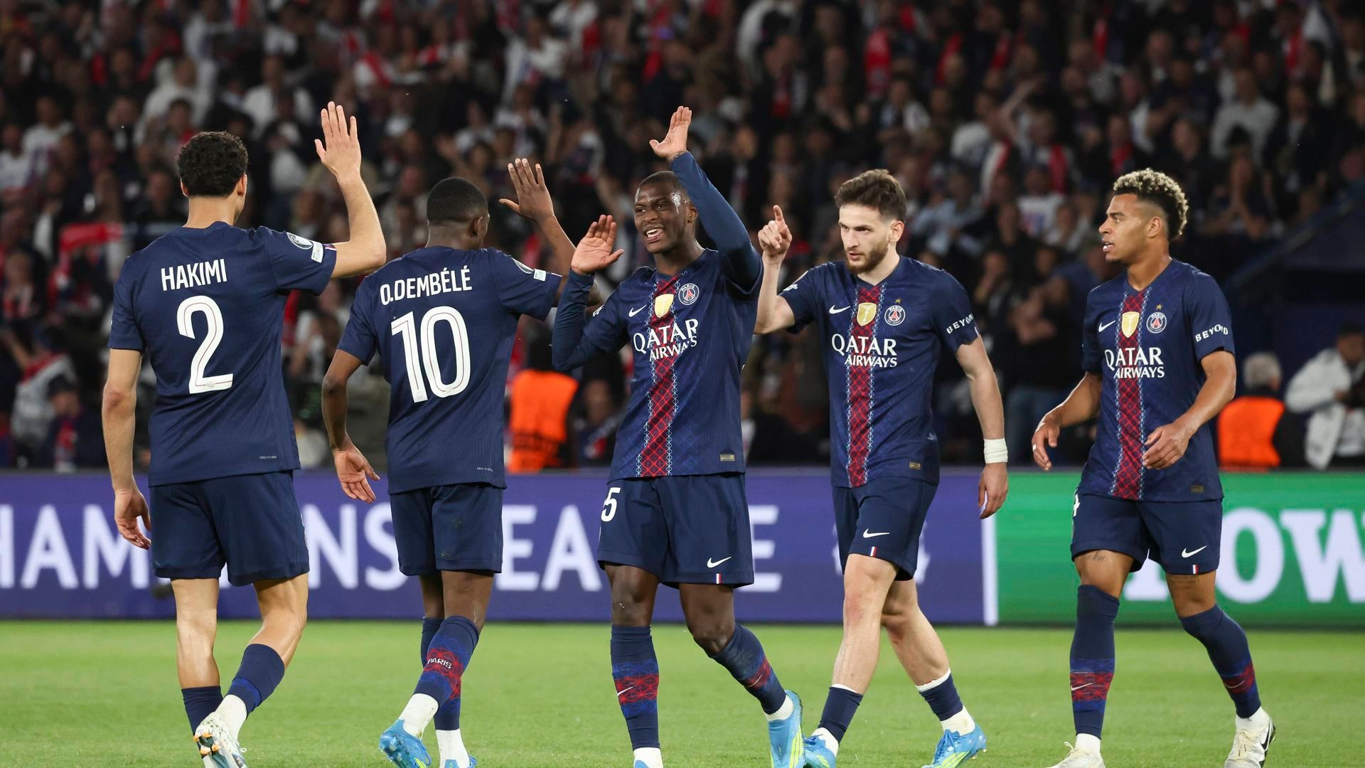 El PSG celebrando ante el Bayern