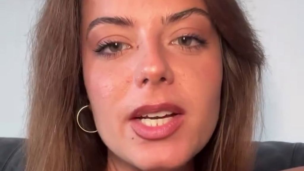 Elsa Mateos, de 'Gran Hermano', presume de figura con su posado más explosivo