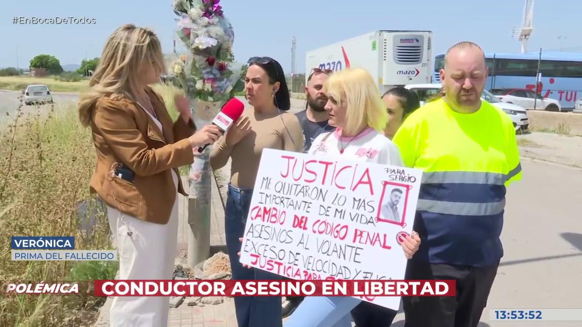 La familia de un conductor kamikaze celebra con champán y confeti su libertad tras acabar con la vida de un joven