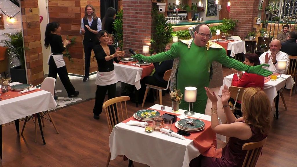 La inolvidable actuación de José con su súper hit ‘La tostadita’ deja atónita a su cita: "Me has sorprendido"