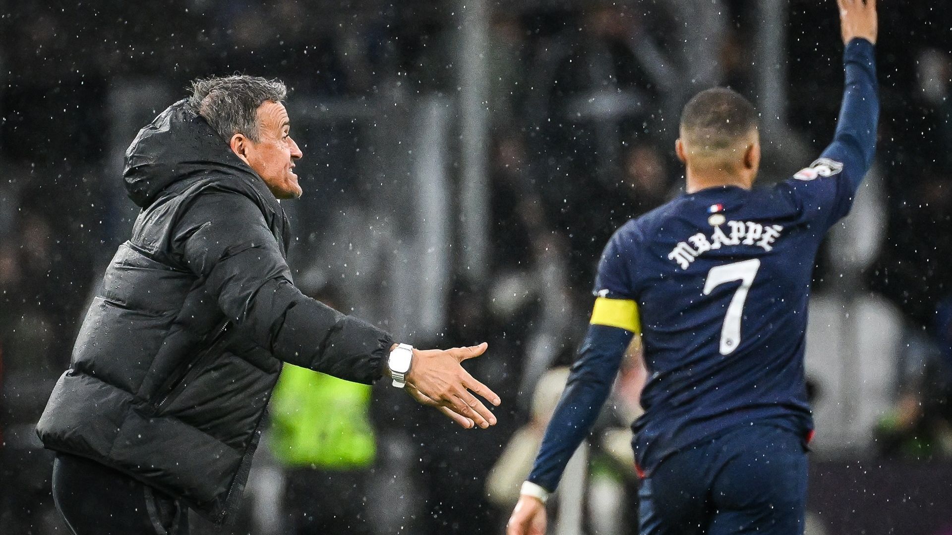 Luis Enrique y Mbappé, en un partido del PSG