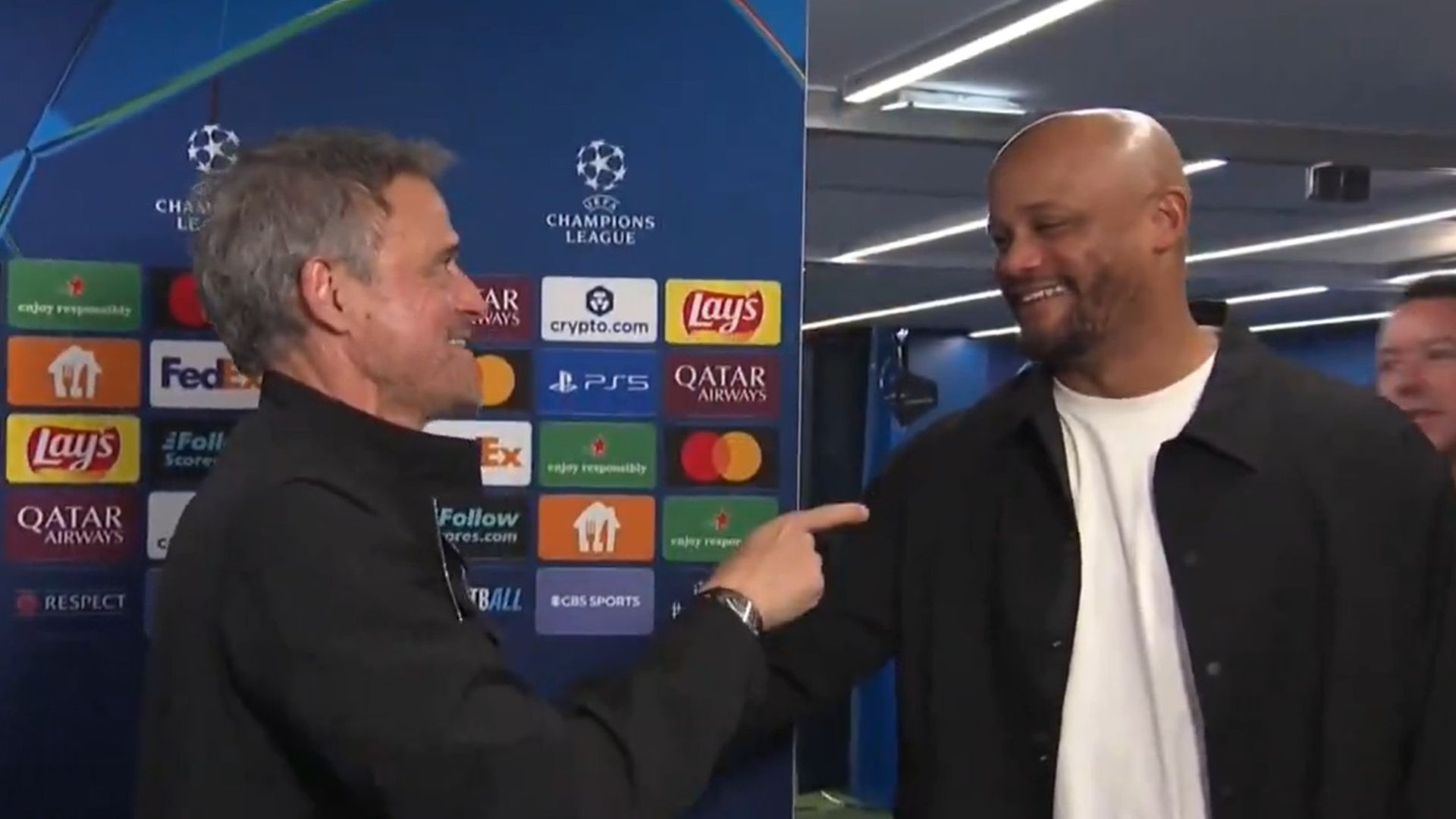 Luis Enrique y Vincent Kompany en la zona mixta después del PSG - Bayern de esta temporada