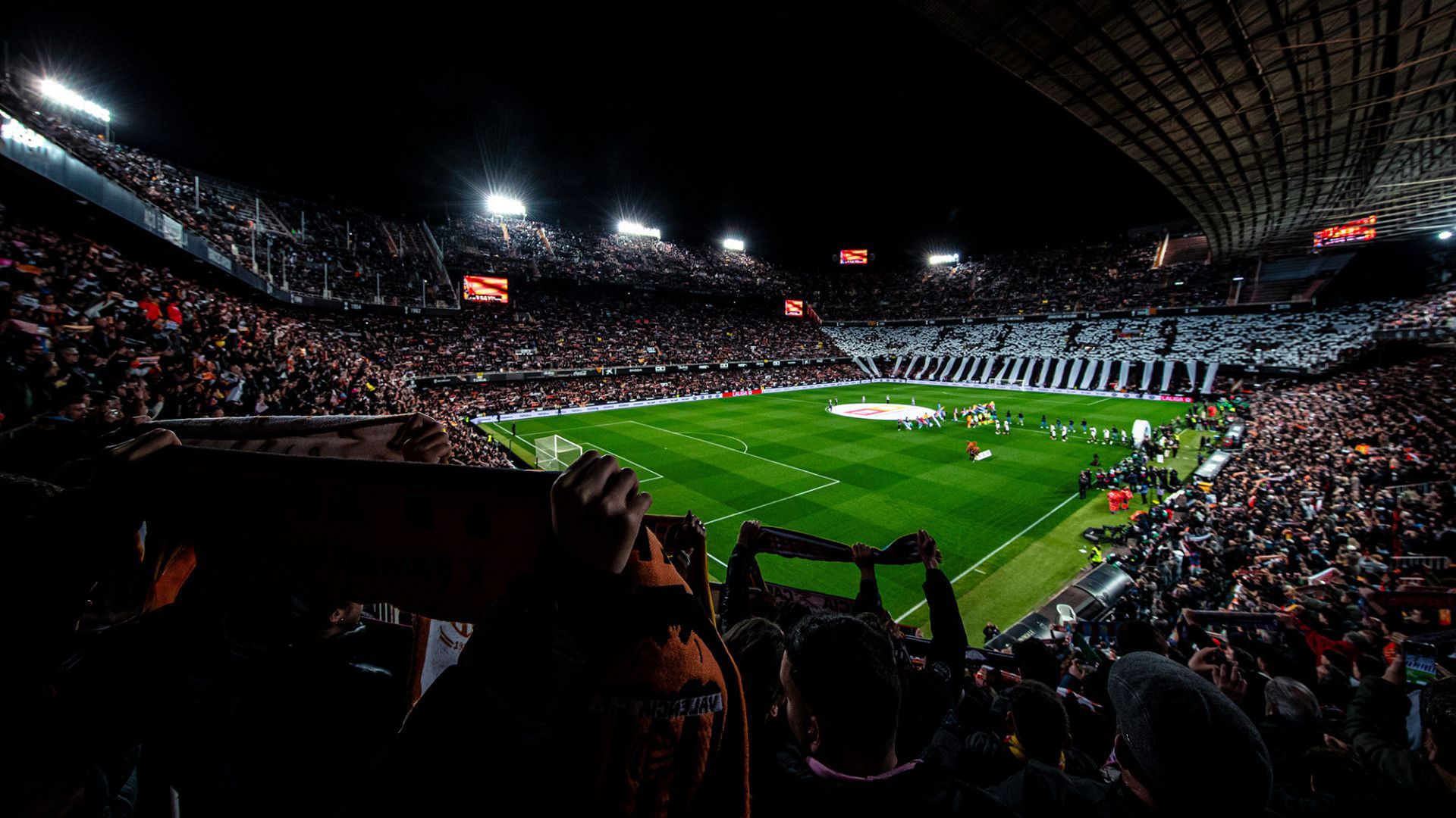 Mestalla desde el cielo con tifo