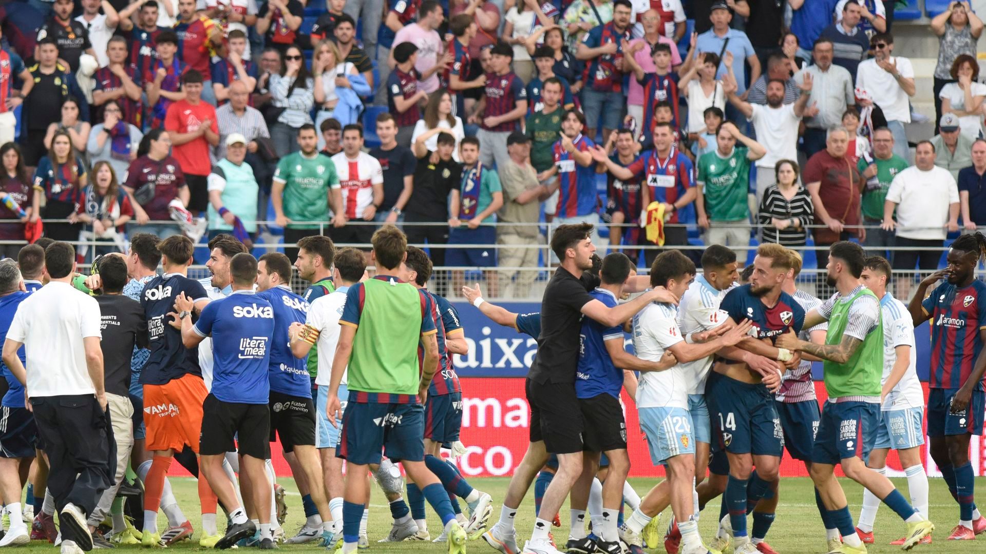 Trifulca en el Huesca - Real Zaragoza.