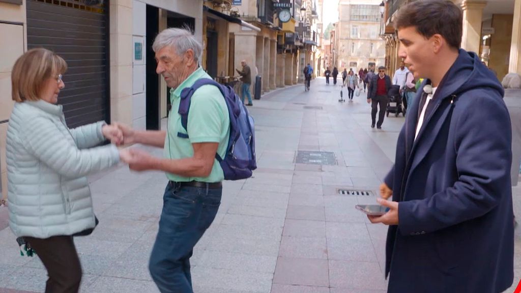Un concursante de ‘Lo sabe, no lo sabe’ y su novia celebran haberse llevado 1000 euros bailando una bachata