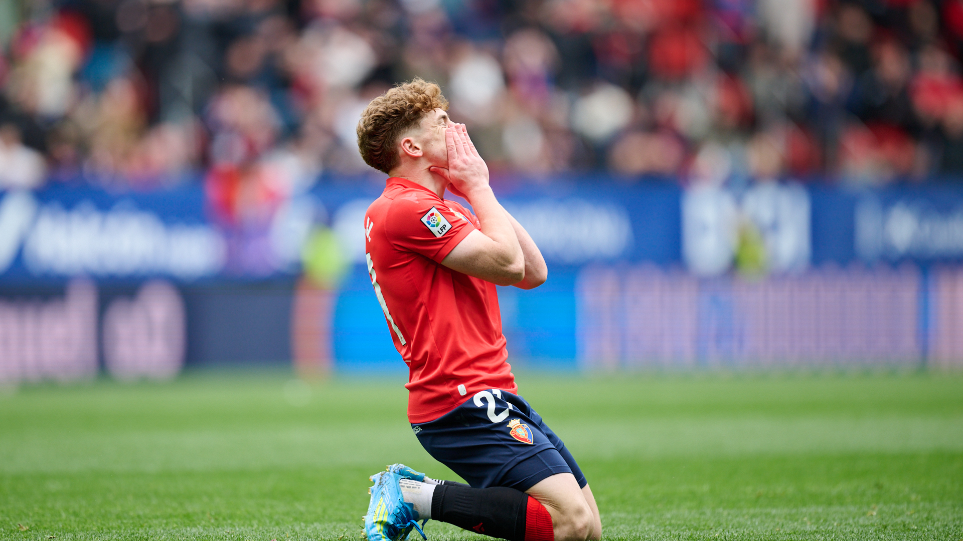 Víctor Muñoz se lamenta de una ocasión en un partido de Osasuna