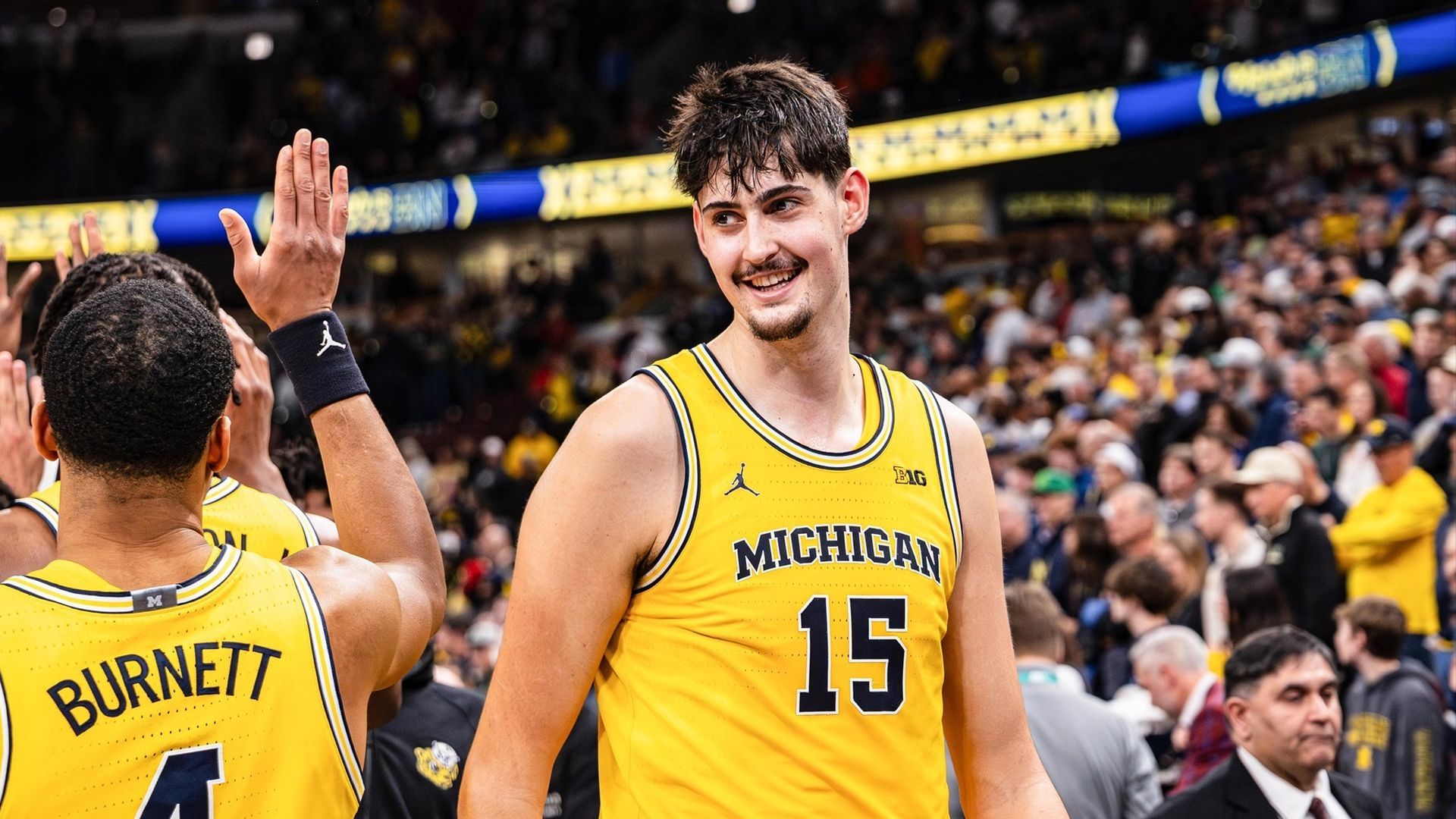 Aday Mara durante un partido de los Michigan Wolverines de la NCAA