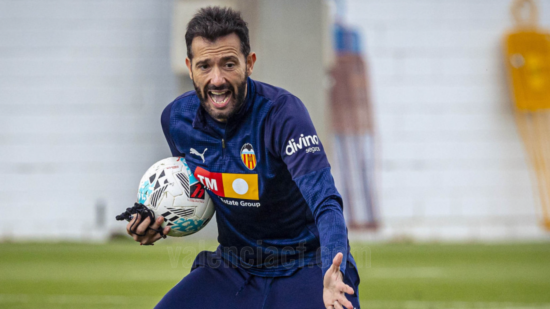 Carlos Corberán, entrenando en Paterna