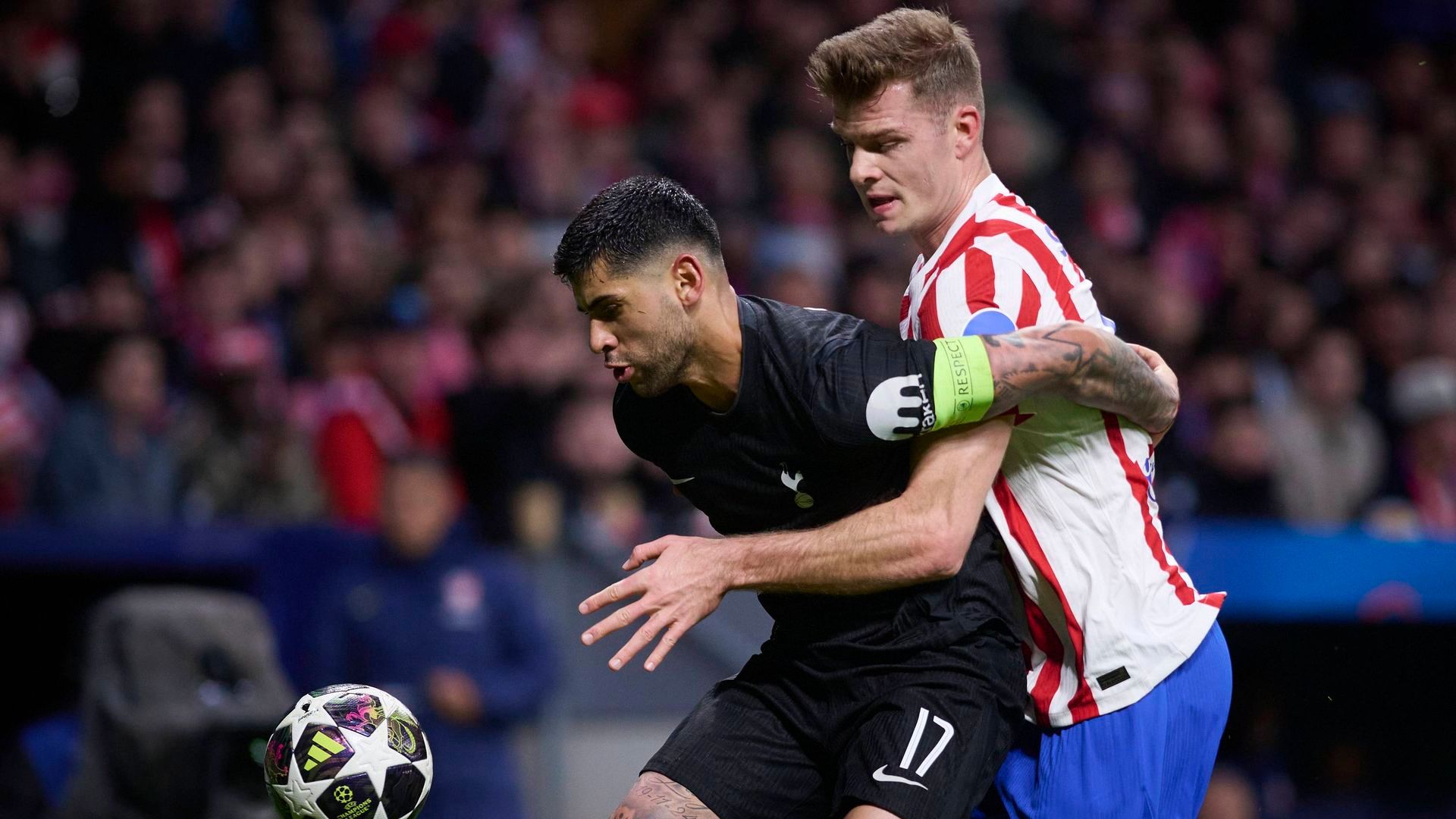 Cuti Romero y Sorloth, en el partido de Champions League