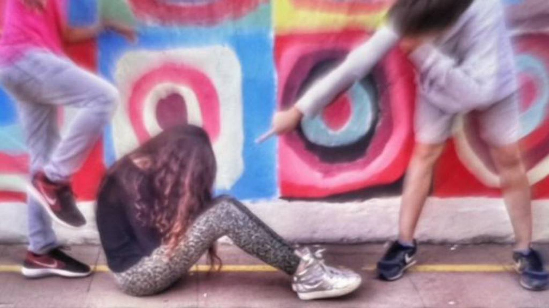 El mensaje de la madre de Kira contra la indiferencia y la inacción frente al acoso escolar: “La niña de la foto está muerta y es mi hija”