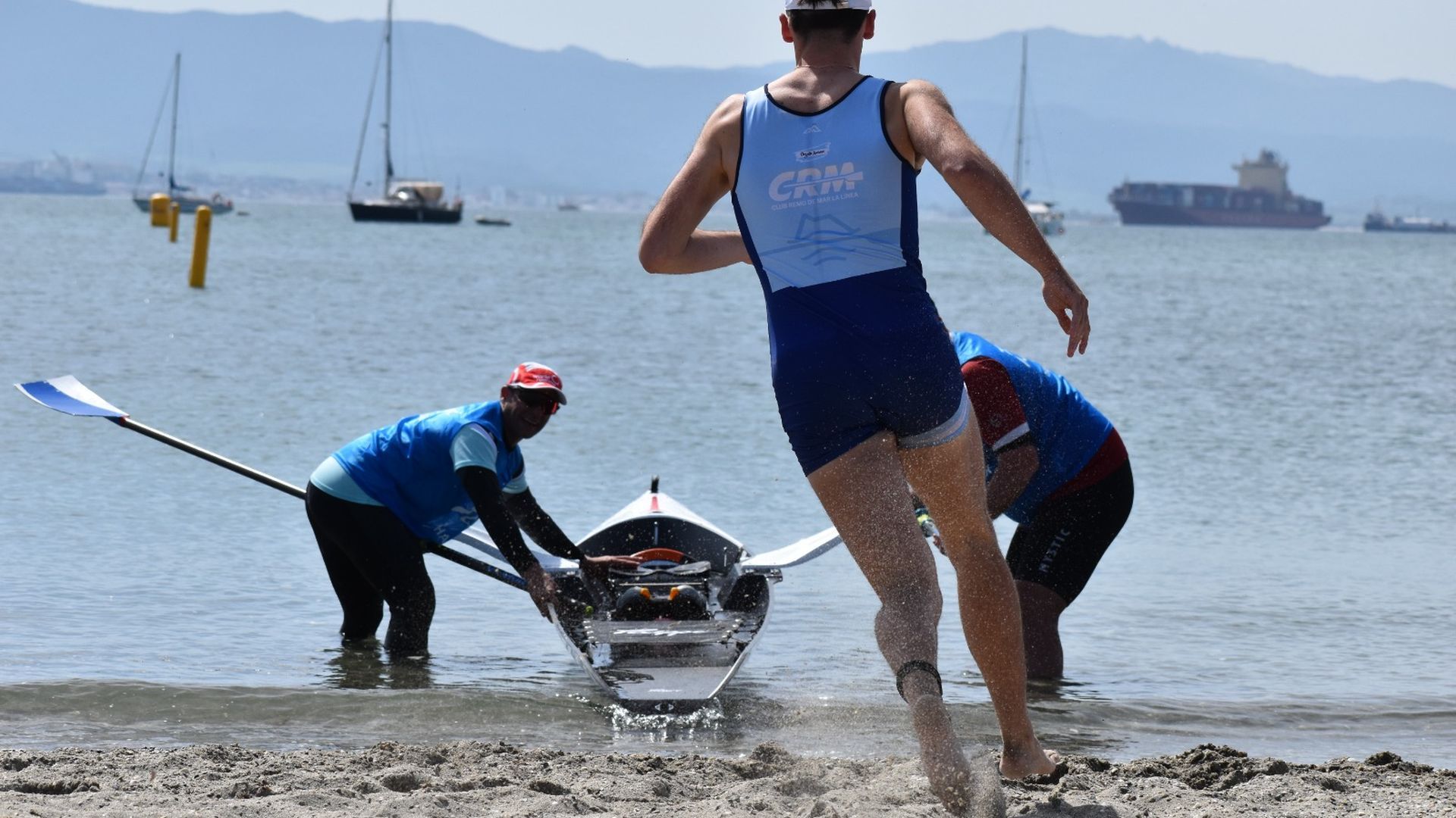 La localidad gaditana se pone de gala para el Europeo de dos modalidades de remo