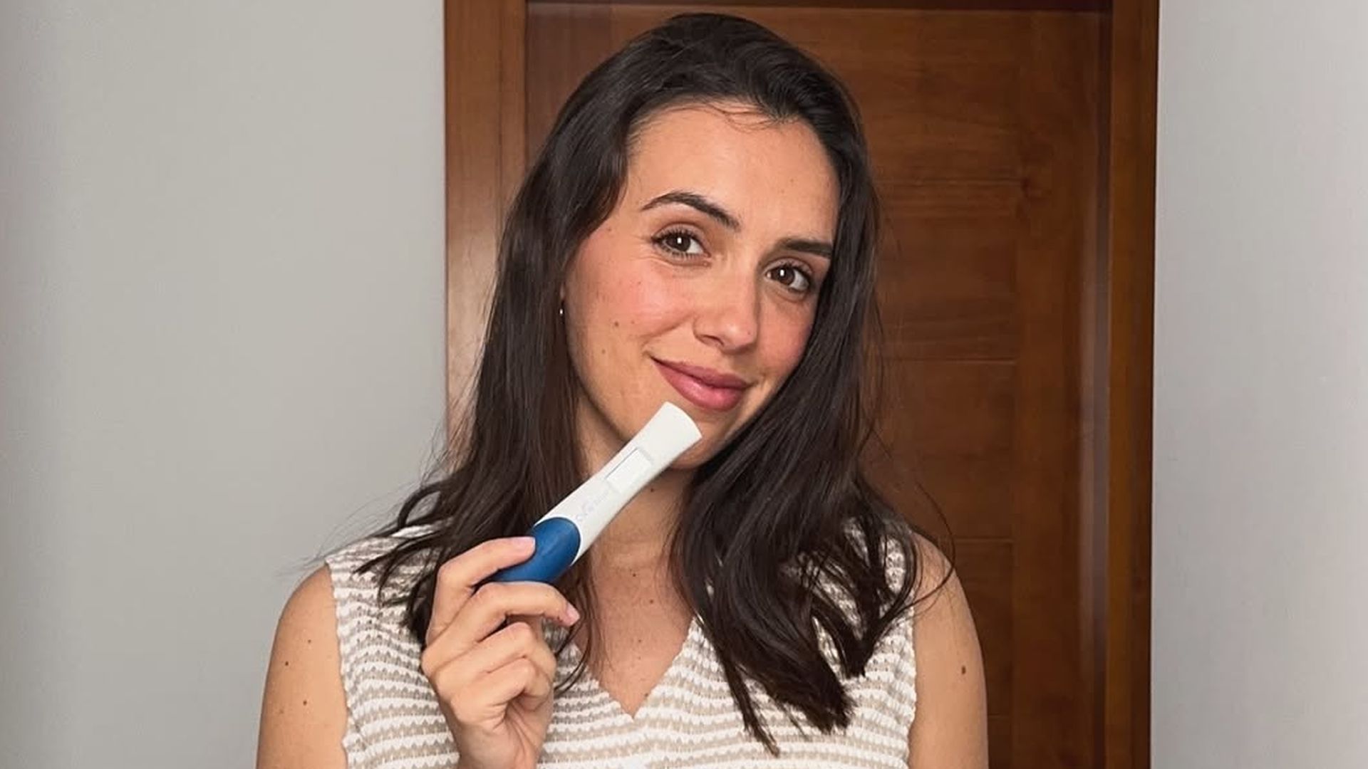 Rebeca Toribio, anunciando su embarazo a través de las redes sociales