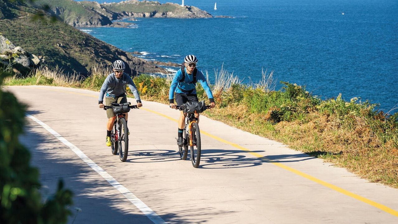 Recorriendo la ruta en bicicleta