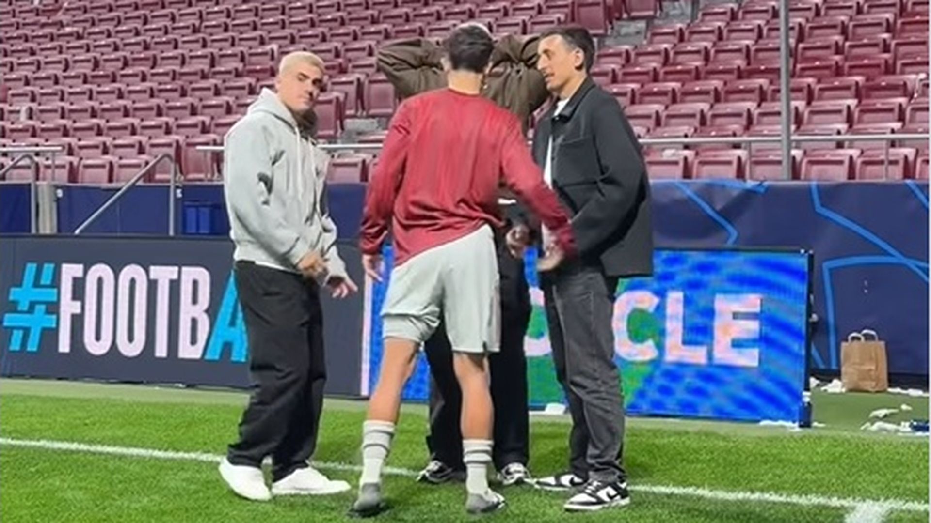 Turrientes, Barrenetxea y Oyarzabal, con Zubimendi.