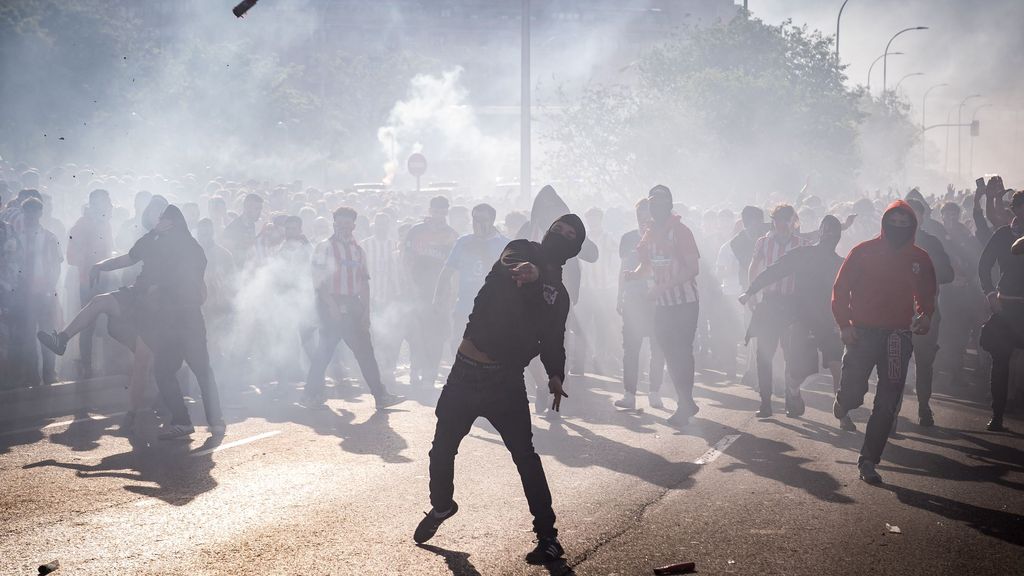 Un joven detenido y 19 identificados por los disturbios y altercados en el Metropolitano antes del Atlético de Madrid - Arsenal