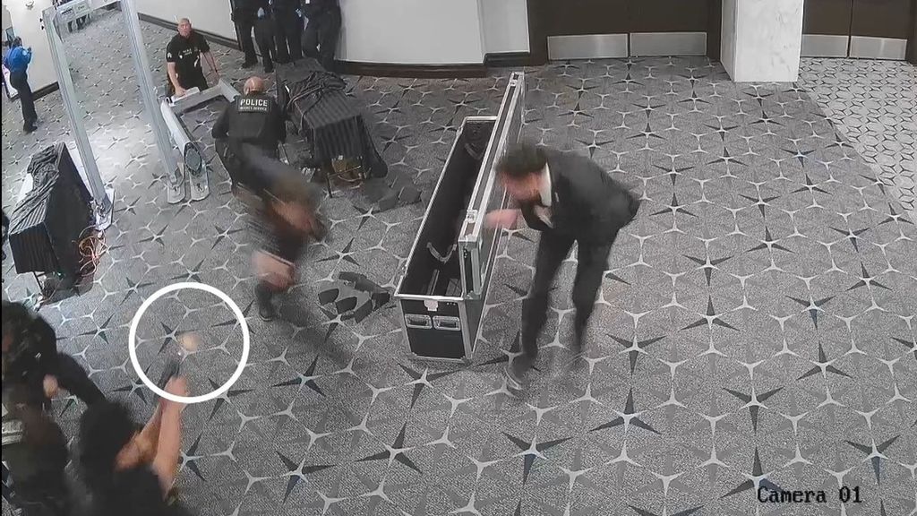 El vídeo íntegro del intento de atentado contra Donald Trump en la cena de corresponsales