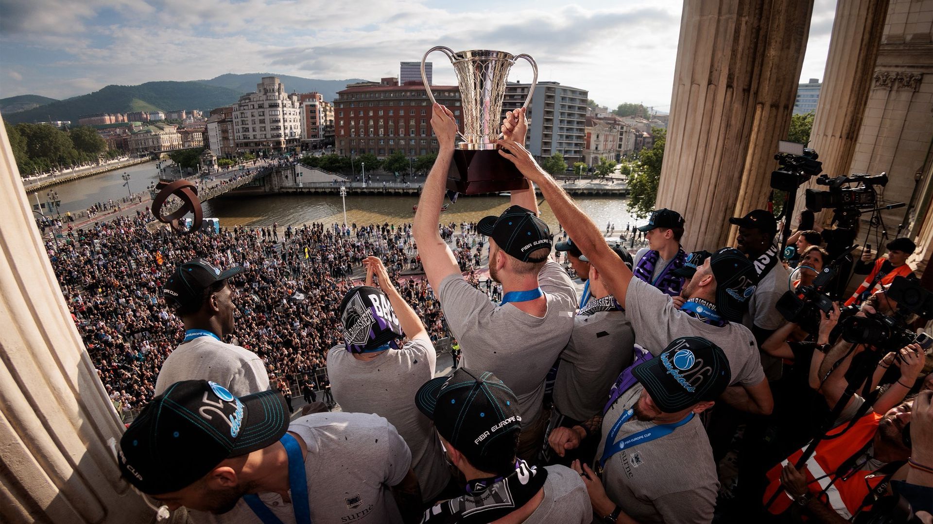 El Bilbao Basket vuelve a ganar un título europeo por segundo año consecutivo