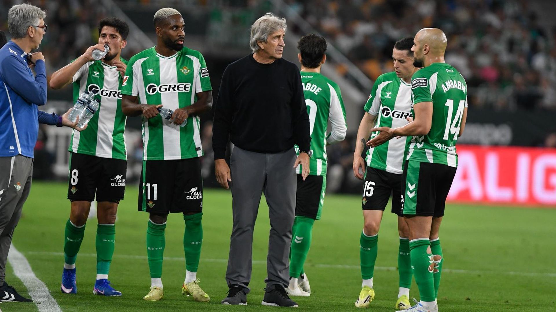 Manuel Pellegrini y Amrabat, ante el Real Madrid