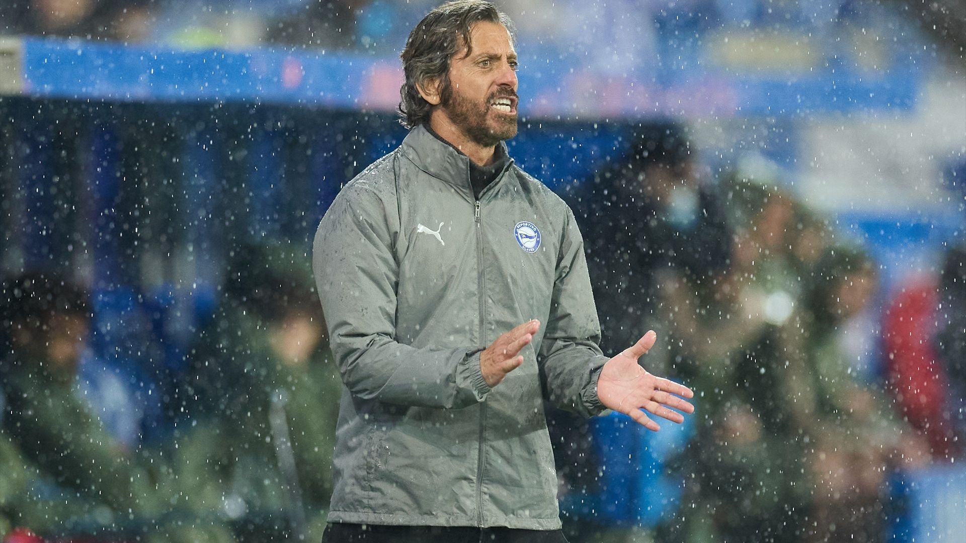 Quique Sánchez Flores, en un partido del Deportivo Alavés