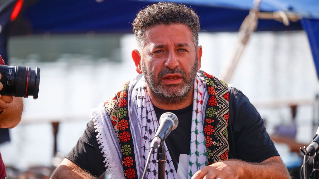 Saif Abukeshek, el veterano activista retenido por Israel: vive en Barcelona y participó en la primera flotilla