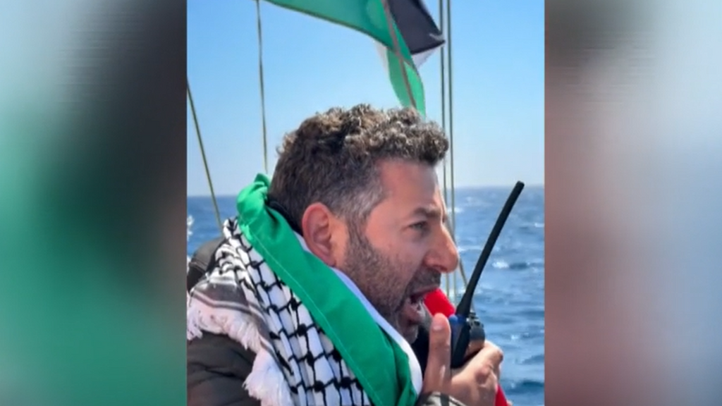 El activista español Saif Abukeshek está encerrado en una prisión en Israel para ser interrogado por su supuesta afiliación con Hamás