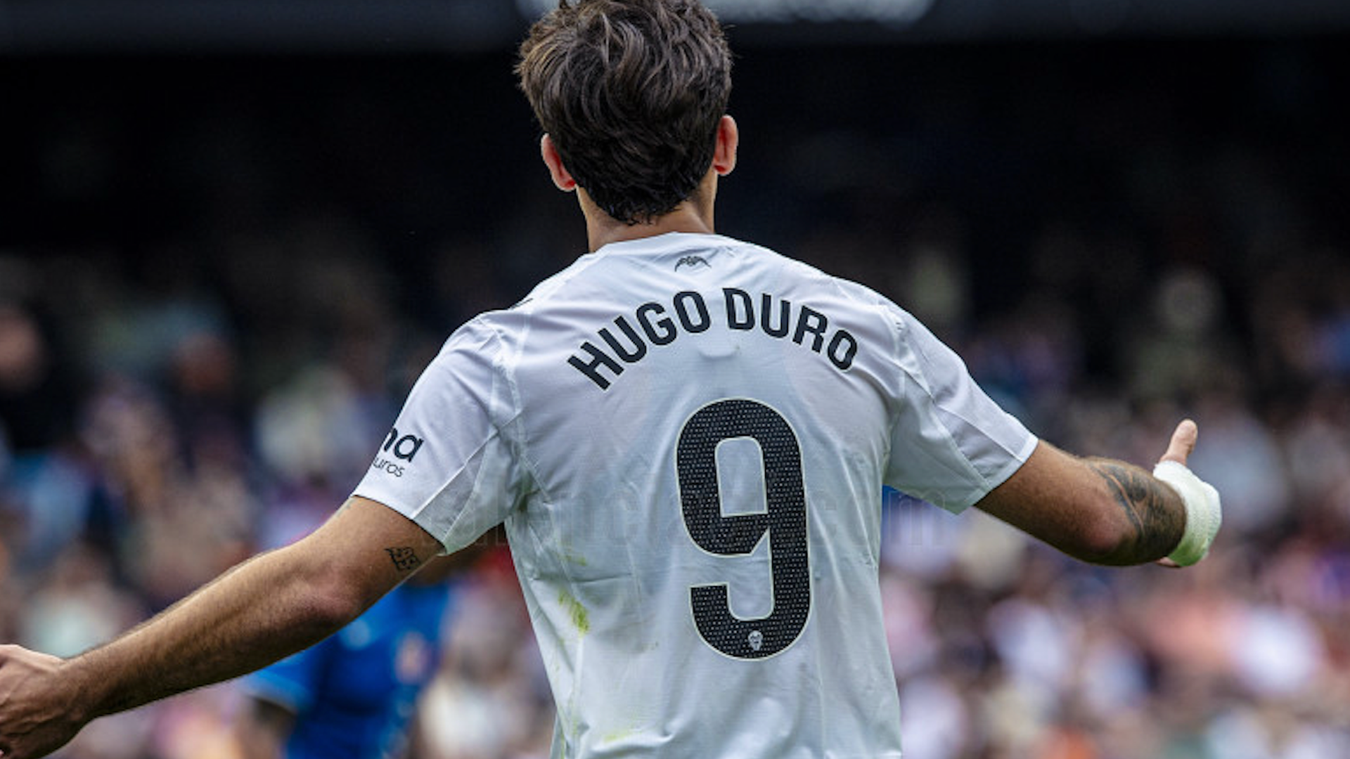Hugo Duro, de espaldas en Mestalla