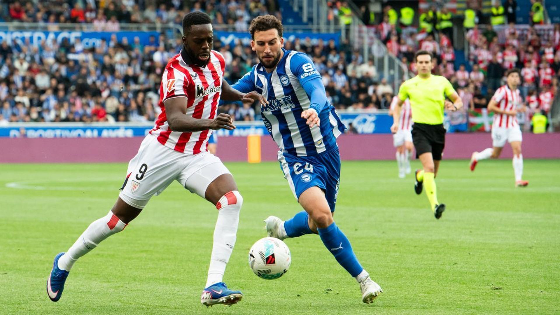 Iñaki Williams en el derbi ante el Alavés en Mendizorrotza