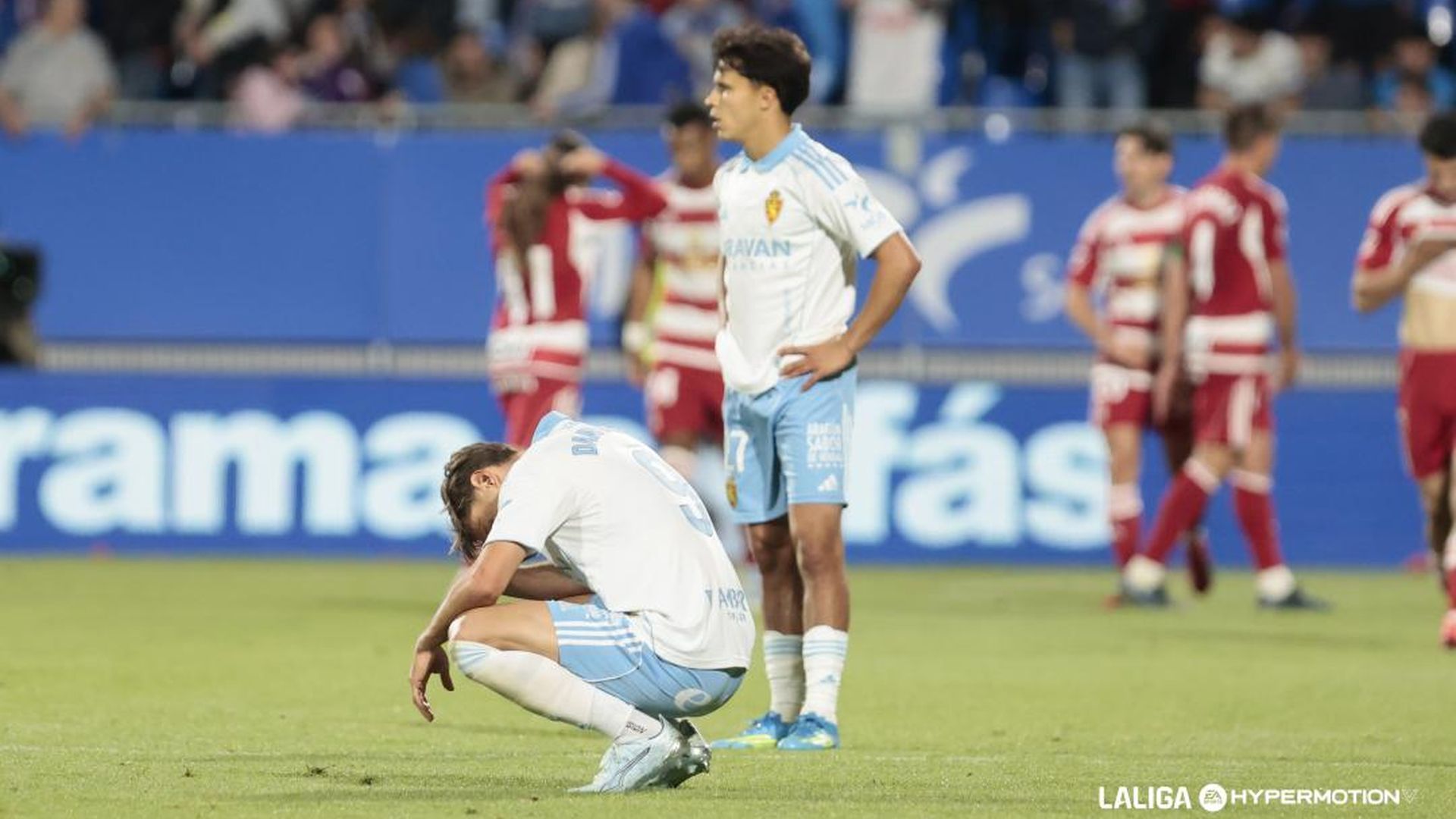 Jugadores del Zaragoza, en el partido ante el Granada
