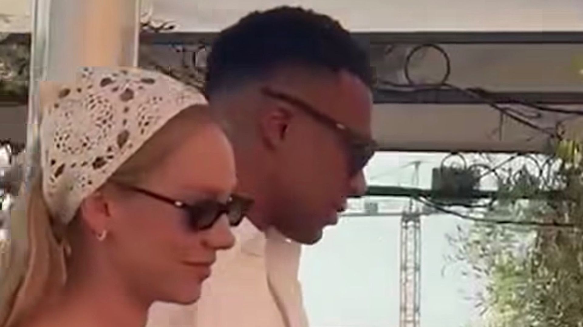 Mbappé y Ester Expósito, de escapada en Cagliari